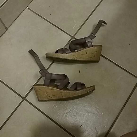 Heels - Picture 2 of 3